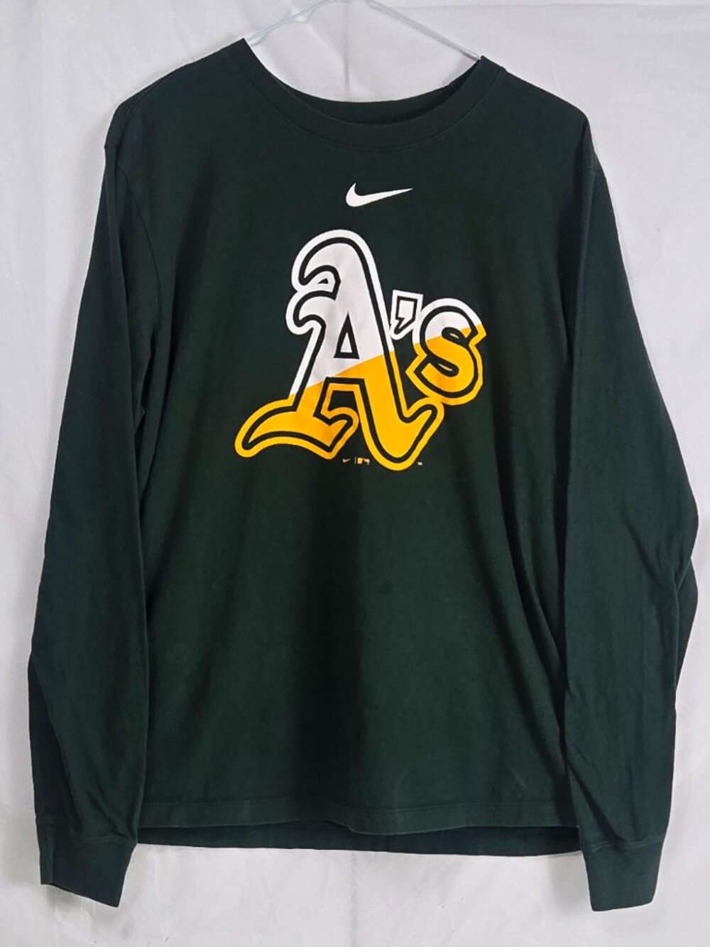 Nike Oakland Athletics A’s Green Long Sleeve T-Shirt Size Medium Men’s MLB Logo